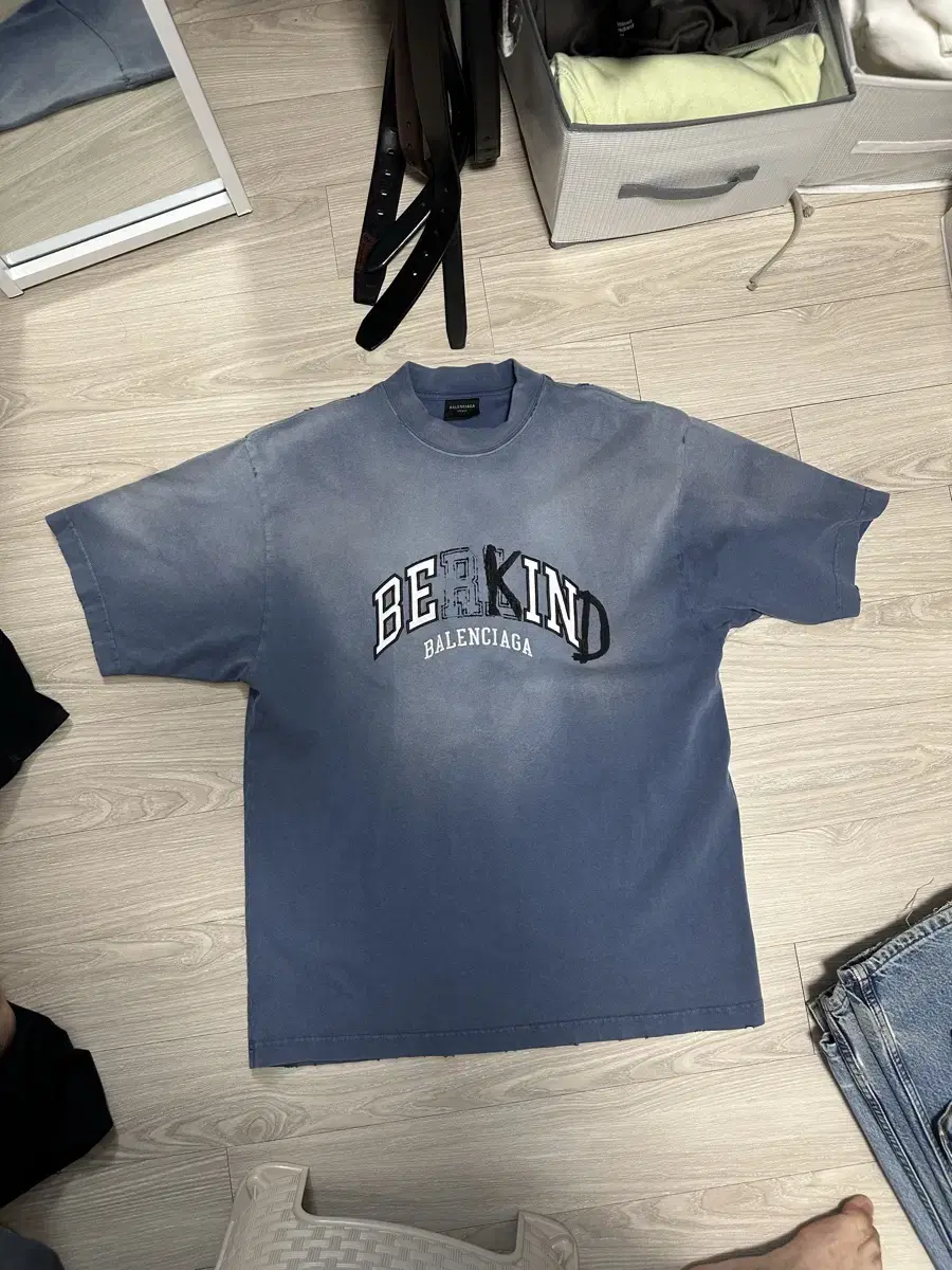 발렌시아가 비카인드 반팔 bekind 워싱 데미지 balenciaga